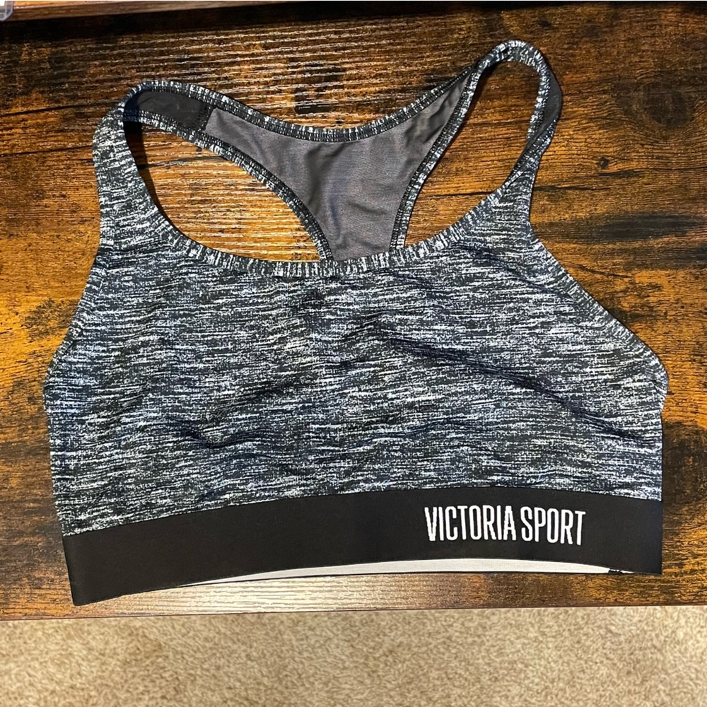 NWT Victoria’s secrets sports bra size medium
